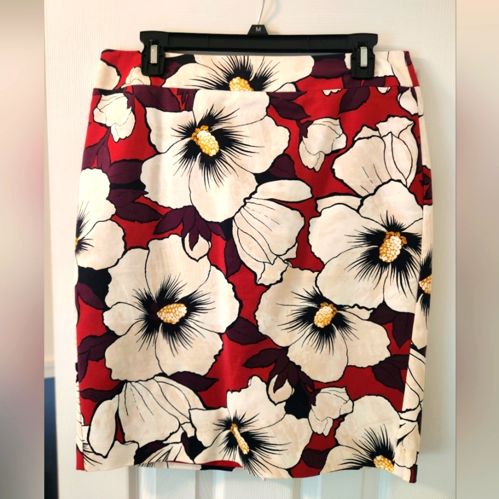 Ann Taylor pencil skirt - Size 6